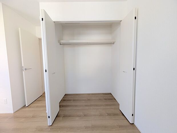 たっぷりの収納スペースで快適に暮らせそう。 