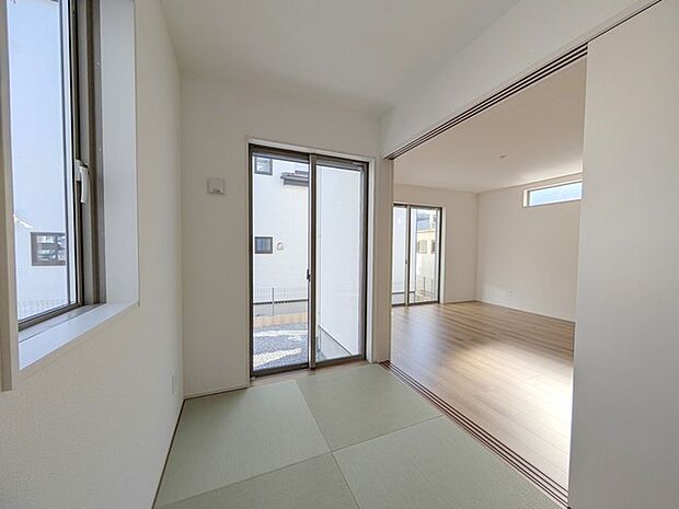 お子様にとっていいお昼寝空間になる和室は、ぜひリビングのお隣で。