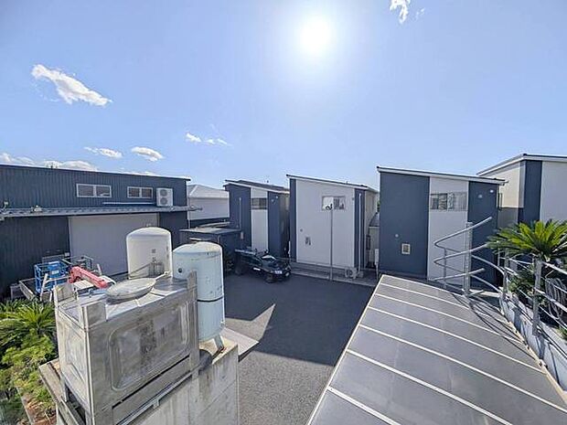 閑静な住宅地で、小さなお子様がいるご家族にも安心。 