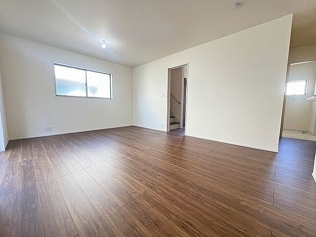 ご家族みんながゆったりくつろげる広々リビング。