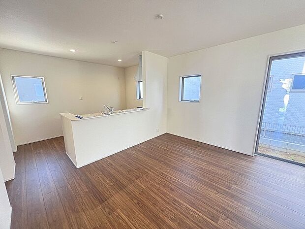 開放感と採光にこだわった、16帖のLDK。