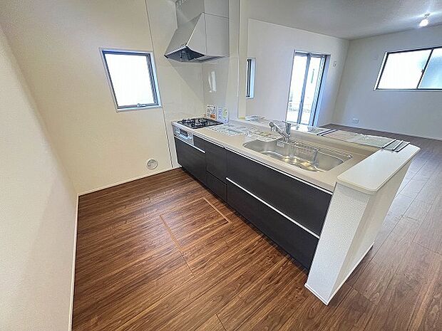 対面キッチンがご家族の温かい時間を演出。