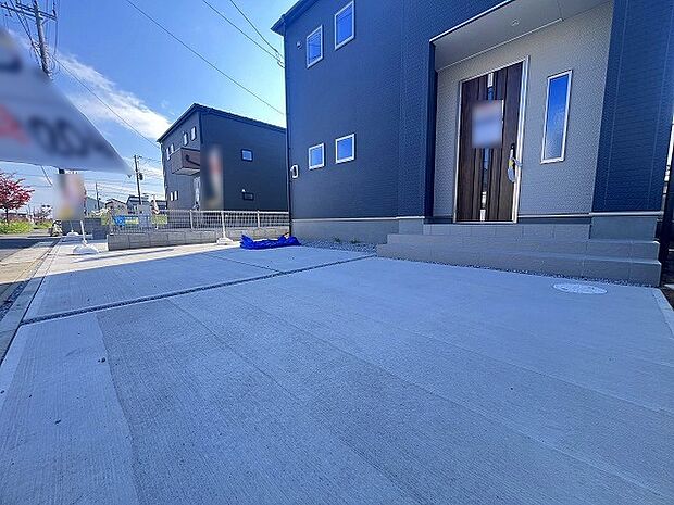 並列2台駐車可能な、ゆとりのカースペースがここに。