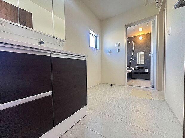 ドライヤーの風に包まれながら、今日一日の終わりを感じる。そんな、地味だけど決して無くてはならない、名脇役。