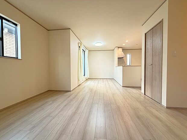 リビングは家具の配置も思いのまま。自由度が高い設計です。 