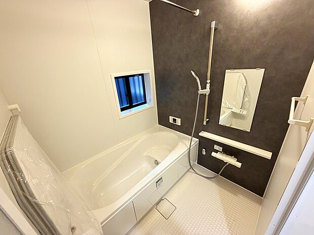 一日の疲れを癒す浴室は、広々1坪以上。 