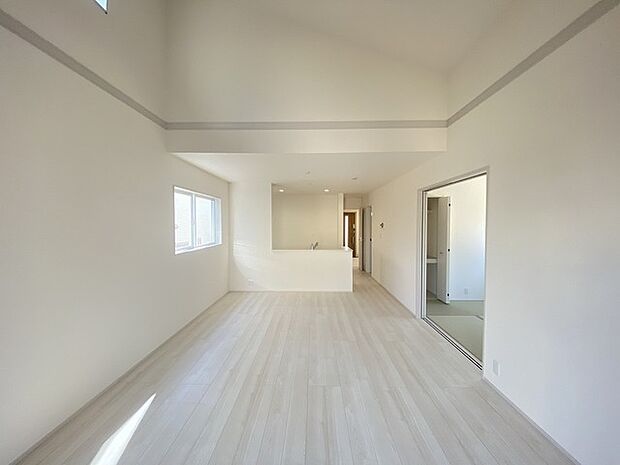 ご家族みんながゆったりくつろげる広々リビング。 