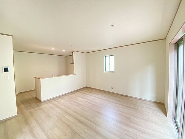 ご家族みんながゆったりくつろげる広々リビング。