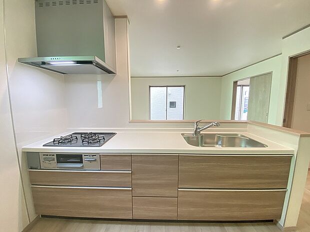 料理をしながらでも、ご家族との会話を楽しめる対面キッチン。