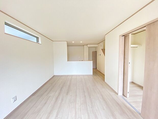 リビングは家具の配置も思いのまま。自由度が高い設計です。 