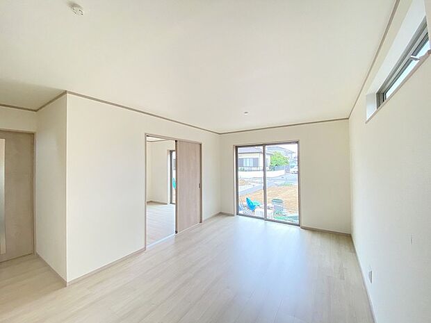 家族が自然に集りそうな広さが魅力のＬＤＫ。 