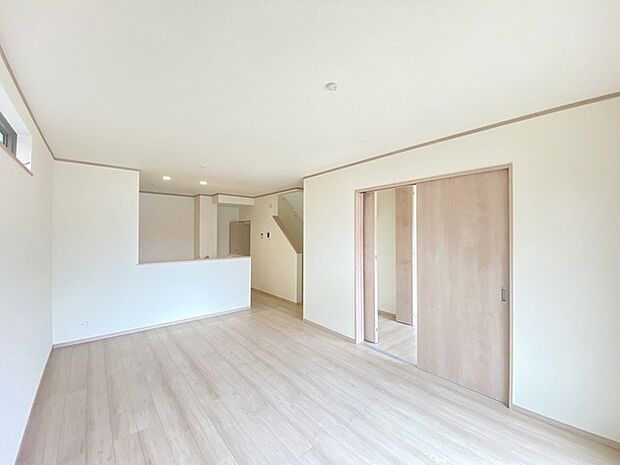 料理をしながらでも、ご家族との会話を楽しめる対面キッチン。 