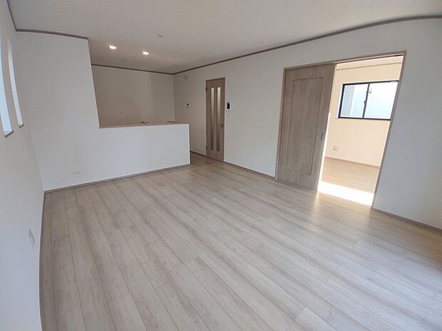 解放感あふれるリビングは、自然に光と風に恵まれます。