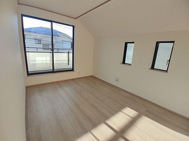 2階部分のお部屋の日当たりは、ご覧の通り明るいです。