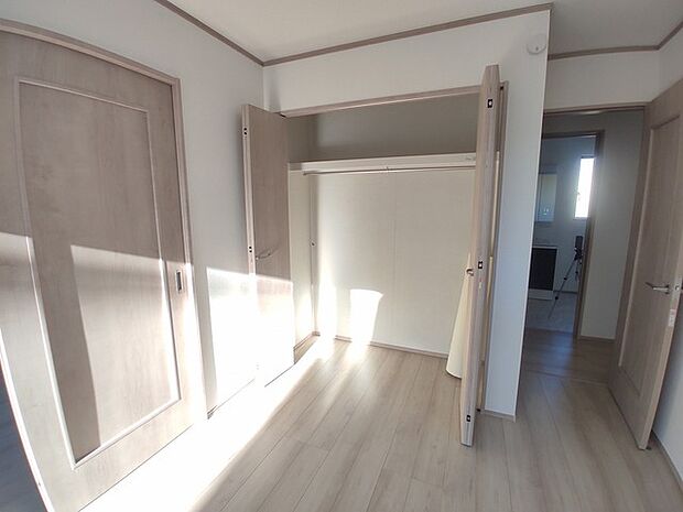 全居室収納スペース付きの物件です。 