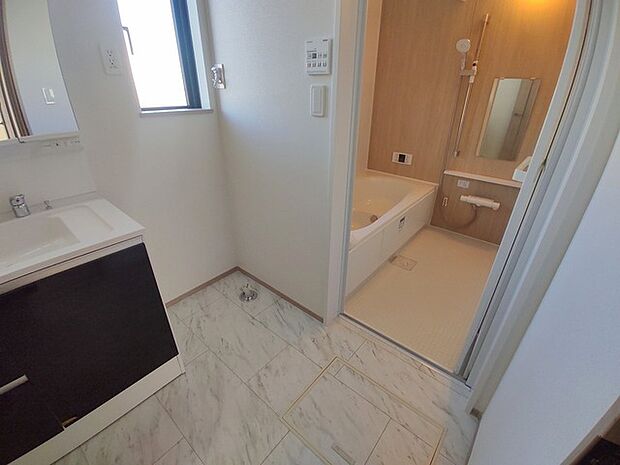 お風呂に入る前、心も体もふっと一息つける「静けさの入り口」。 