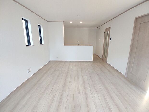 開放的なこの空間がお客様をお出迎えします。