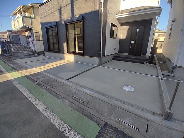 セカンドカーにも便利、駐車2台可の敷地。