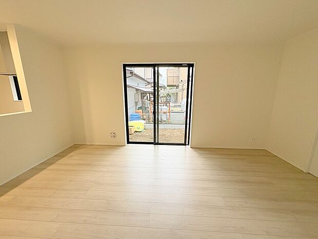 ご家族みんながゆったりくつろげる広々リビング。