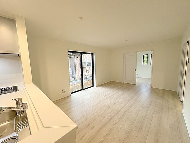 解放感あふれるリビングは、自然に光と風に恵まれます。