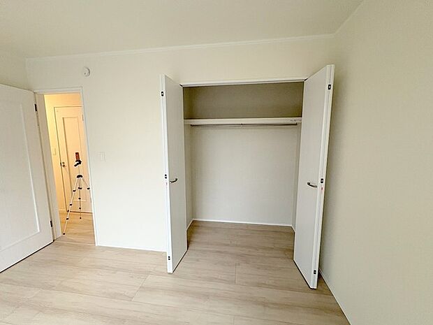 たっぷりの収納スペースで快適に暮らせそう。