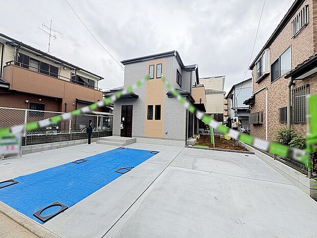 並列2台駐車可能な、ゆとりのカースペースがここに。