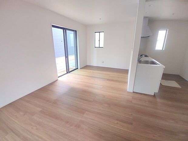 朝から日差しいっぱい、 早起きしたくなるLDK。