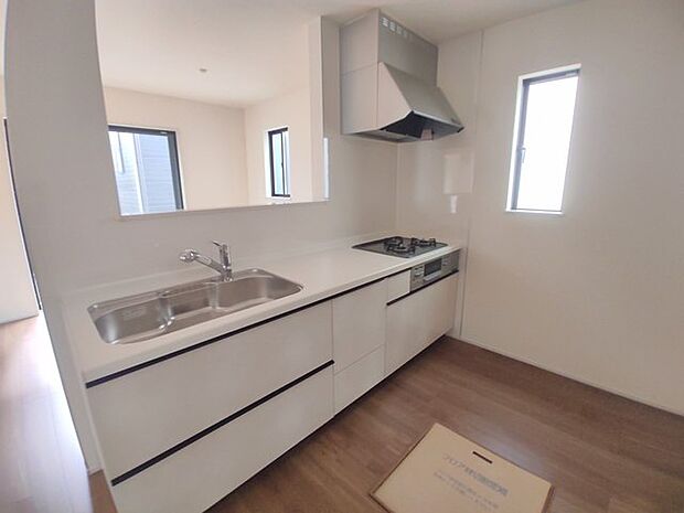 対面タイプなら、キッチン内にいながらご家族やお客様との会話が楽しめます。