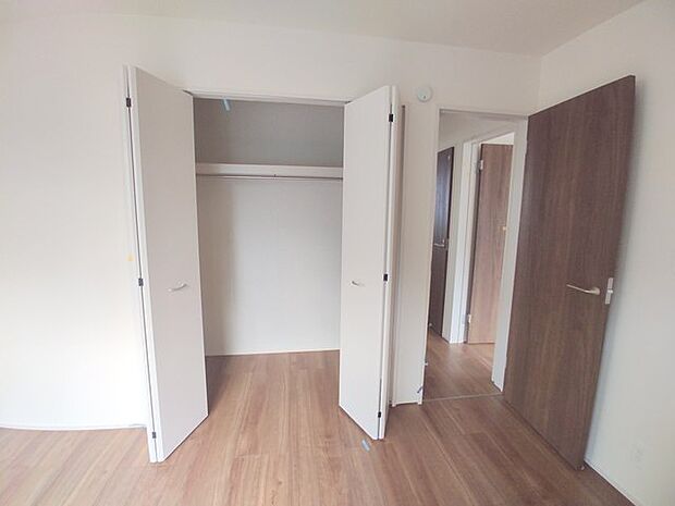 部屋ごとに設けた収納は、住みやすさへのこだわり。