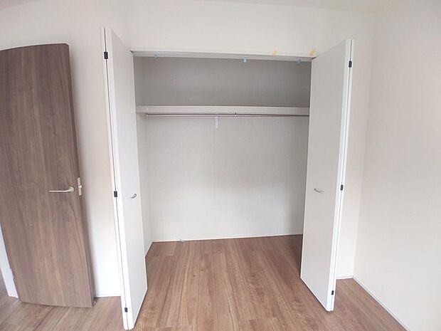 子供部屋にも嬉しい全居室収納スペース。