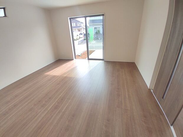 朝から日差しいっぱい、 早起きしたくなるLDK。