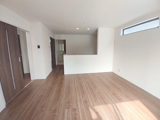 家族が自然に集りそうな広さが魅力のＬＤＫ。 