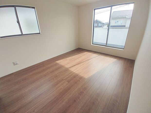 たっぷりの陽光に包まれる明るい住まいが、ここにあります。