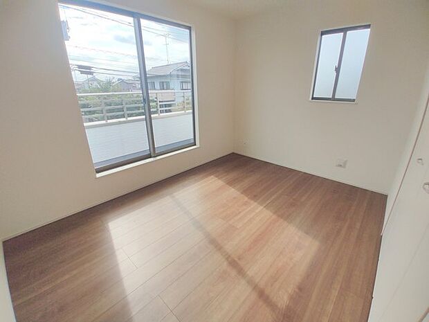 太陽の恵みを感じる、温もりと明るさにあふれたお部屋。