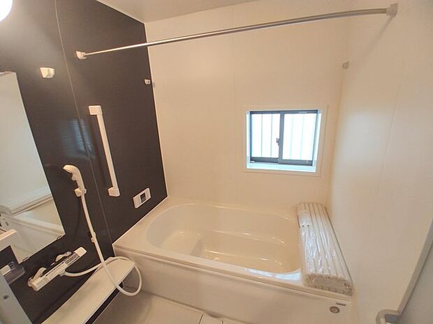 是非、足を伸ばして入って欲しい一坪タイプのユニットバス。疲れの取れ方が違うかも。