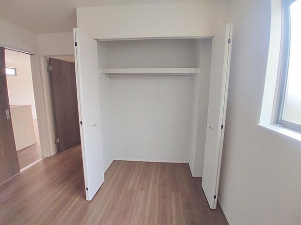 たっぷりの収納スペースで快適に暮らせそう。 