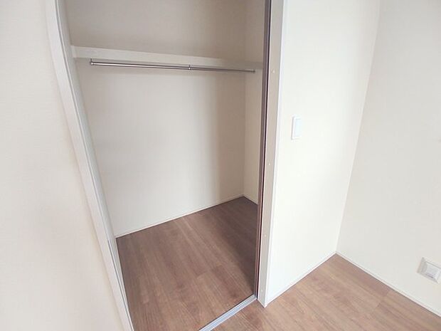 たっぷり収納で、お部屋の中はいつもキレイに片付きそうですね。