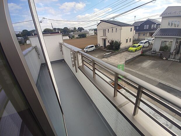 南向きバルコニーでお洗濯ものはいつもカラッと乾きます。