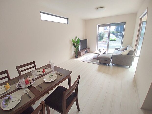 南から明るい光が射し込む、陽だまりの空間。 