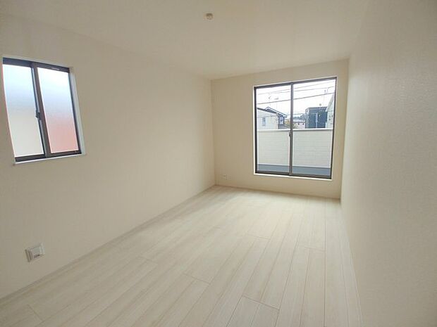 南から明るい光が射し込む、陽だまりの空間。 