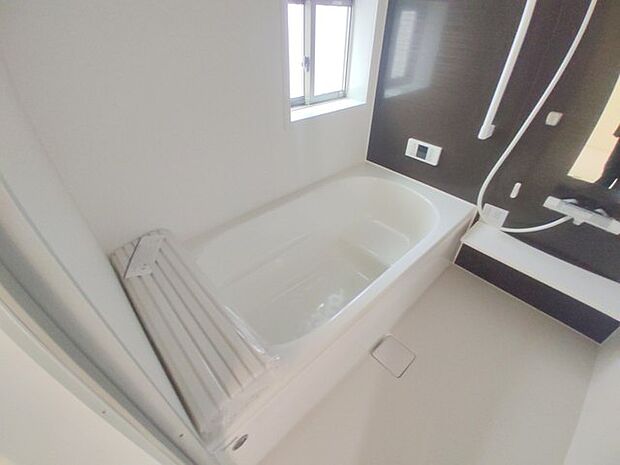1坪広さを設けた浴室でゆったりバスタイム。 