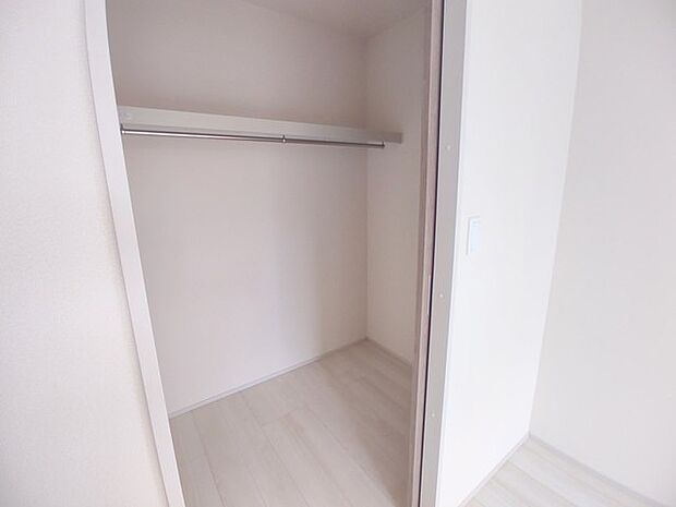 全居室収納スペース付きの物件です。 