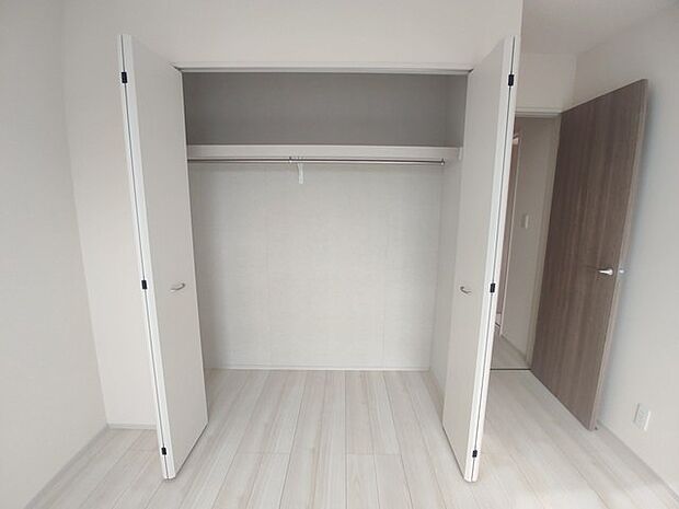 たっぷり収納で、お部屋の中はいつもキレイに片付きそうですね。 