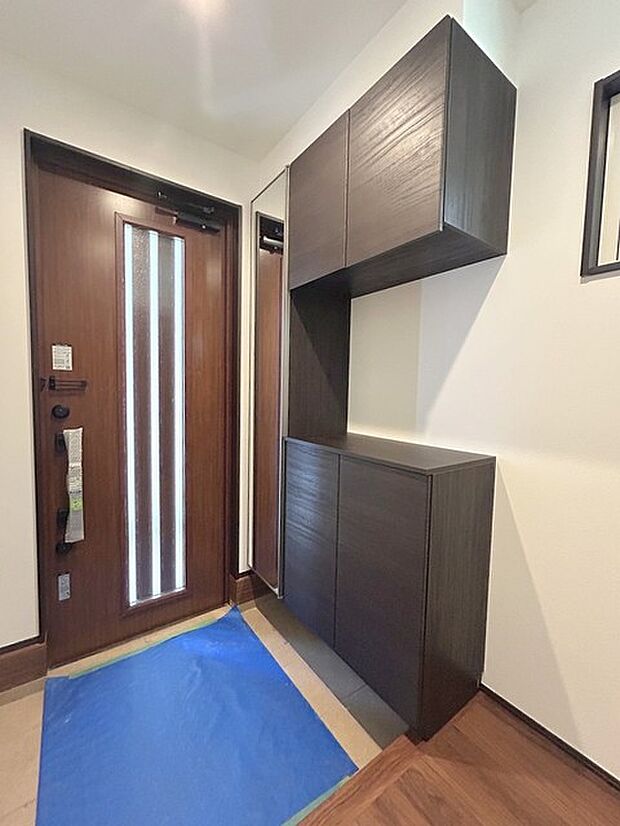 シンプルなデザインの玄関収納。