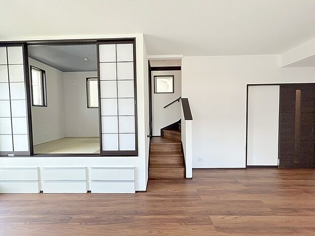 家族の動線が分かりやすいと定評のあるリビングイン階段を採用したプラン。