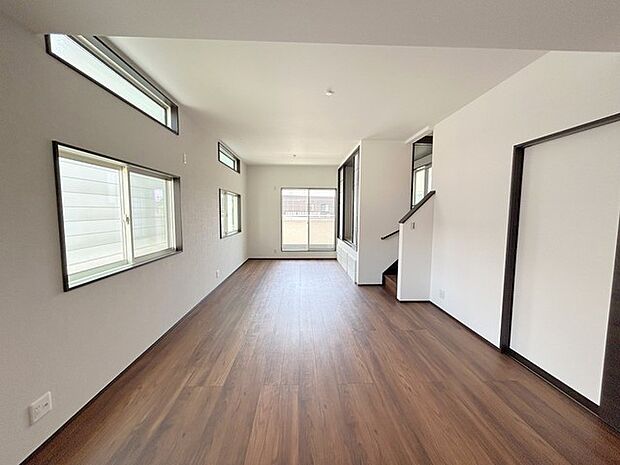 日当たりのいい2階リビングはプライベート性も高く、落ち着いて暮らせます。