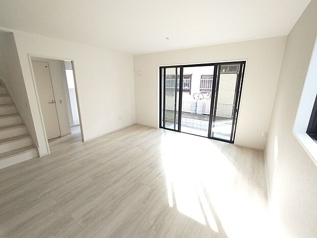 ご家族みんながゆったりくつろげる広々リビング。 