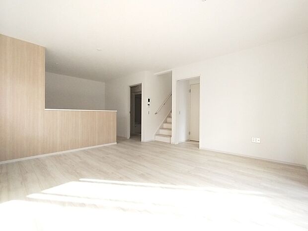 ご家族みんながゆったりくつろげる広々リビング。 