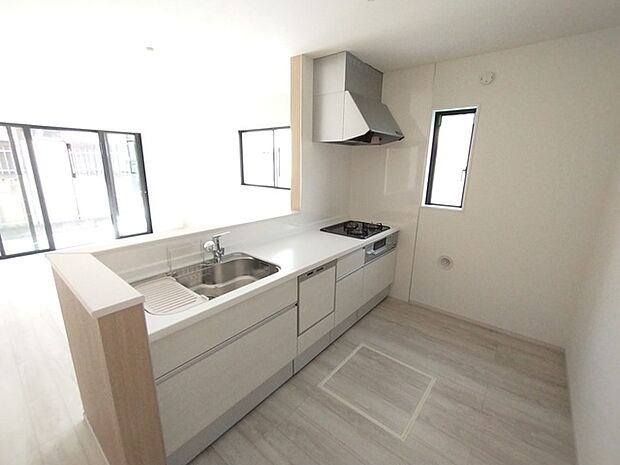 料理をしながらでも、ご家族との会話を楽しめる対面キッチン。 