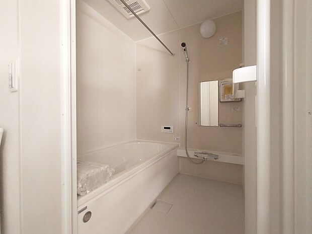 一日の疲れを癒す浴室は、広々1坪以上。